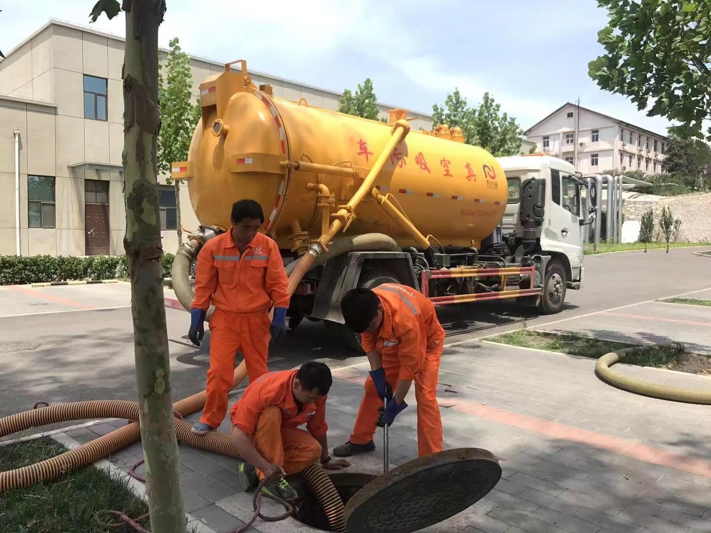 天水化粪池清理与5-8吨吸粪车施工效率分析